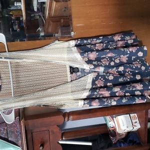 NWT RUE 21 lace/flower pattern vest Size XL